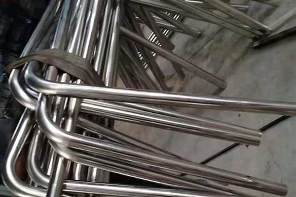 不锈钢管弯了怎么给它压直_不锈钢管弯了怎么给它压直了